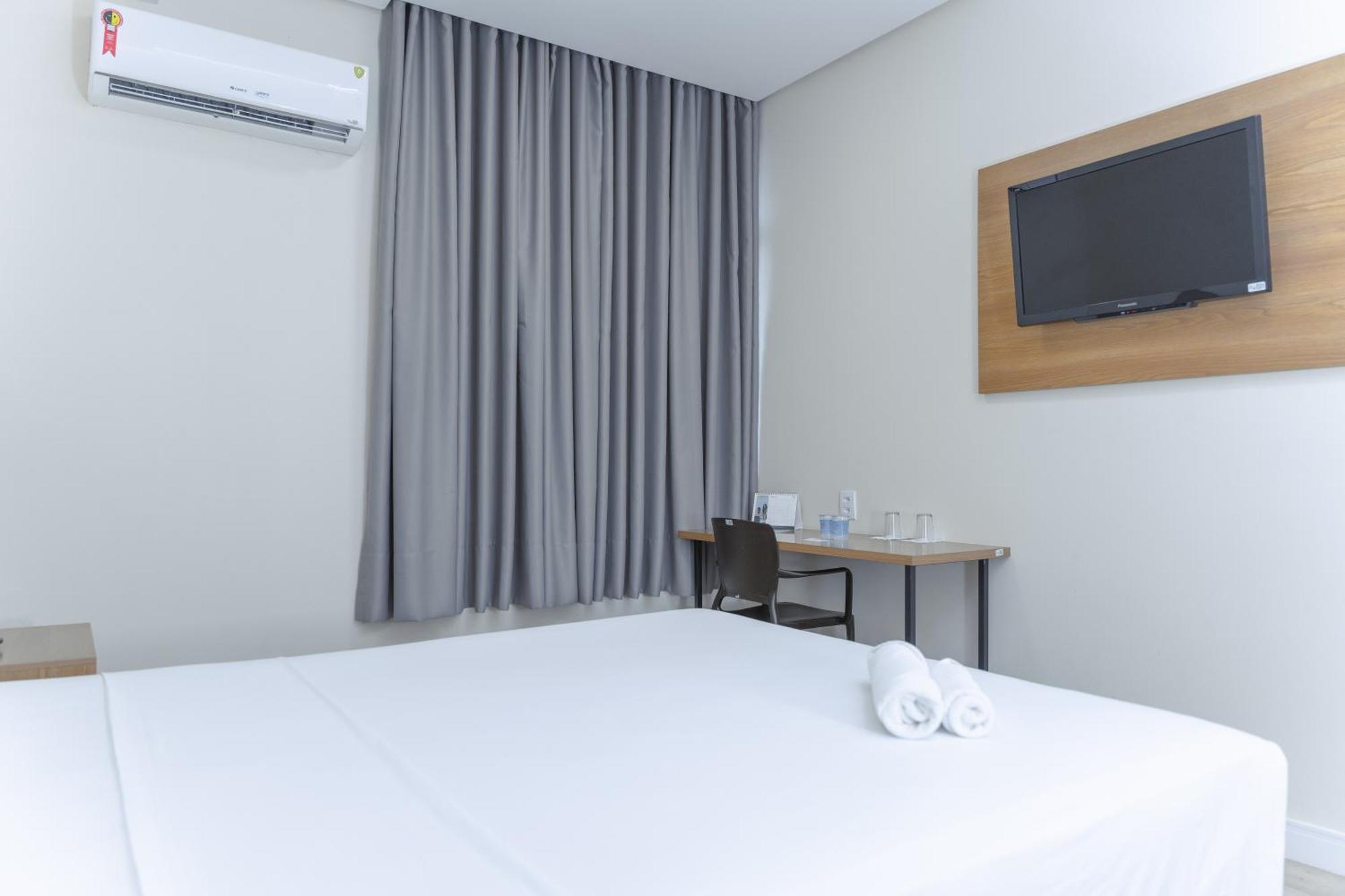 Hotel Equinocios Executive Barcarena Buitenkant foto